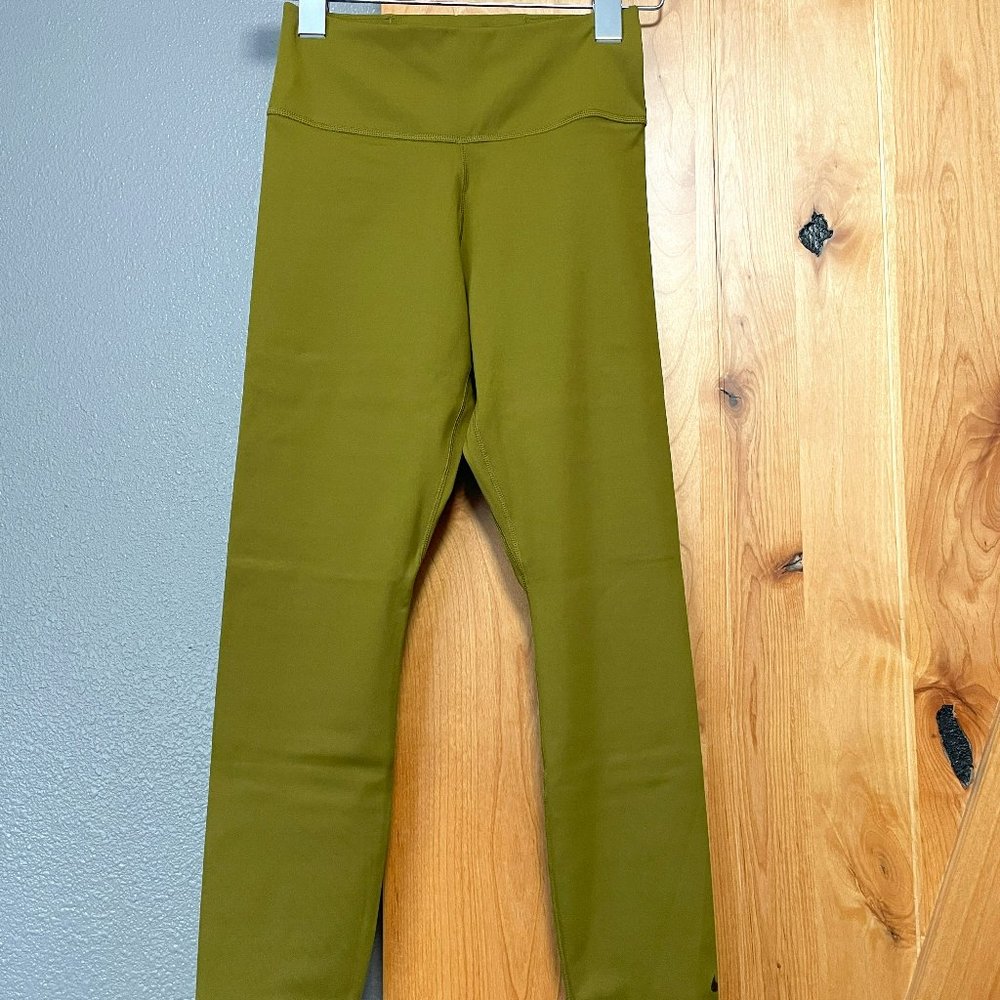 Women's Nike One Luxe 7/8 Tight (new without tags)